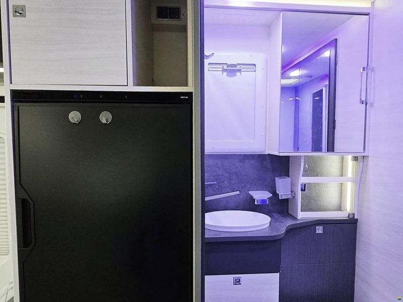 Challenger 260 GRAPHITE PREMIUM 2.0 TDCI AUTOMAT