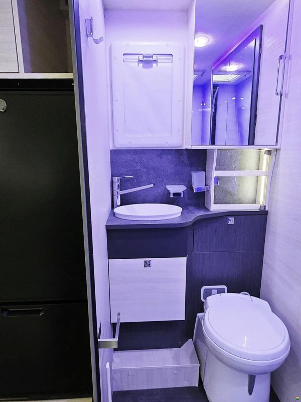 Challenger 260 GRAPHITE PREMIUM 2.0 TDCI AUTOMAT