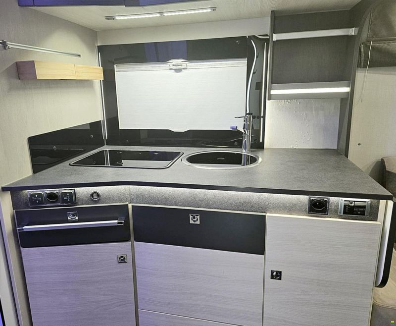 Challenger 260 GRAPHITE PREMIUM 2.0 TDCI AUTOMAT