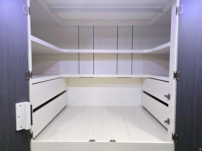 Challenger 260 GRAPHITE PREMIUM 2.0 TDCI AUTOMAT