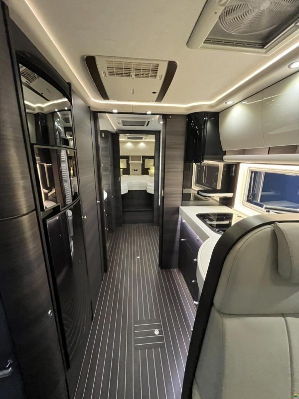 Concorde Charisma 900 L