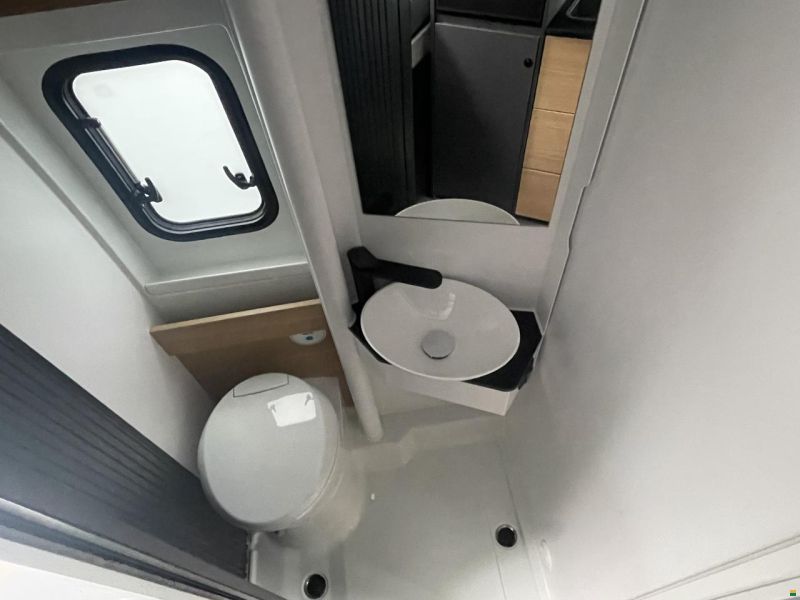 Adria Twin 640 SGX, SWISS EDITION