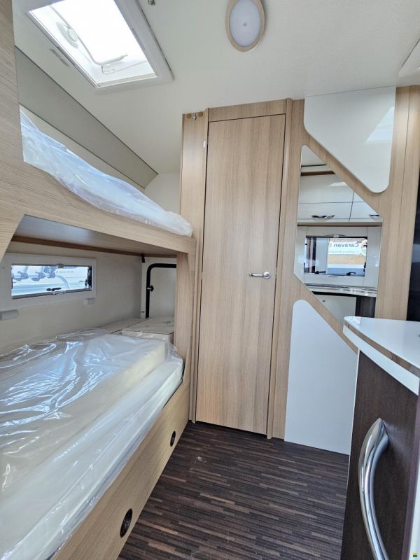 Forster-Reisemobile A 699 vb mit 7 Plätzer, Automat!