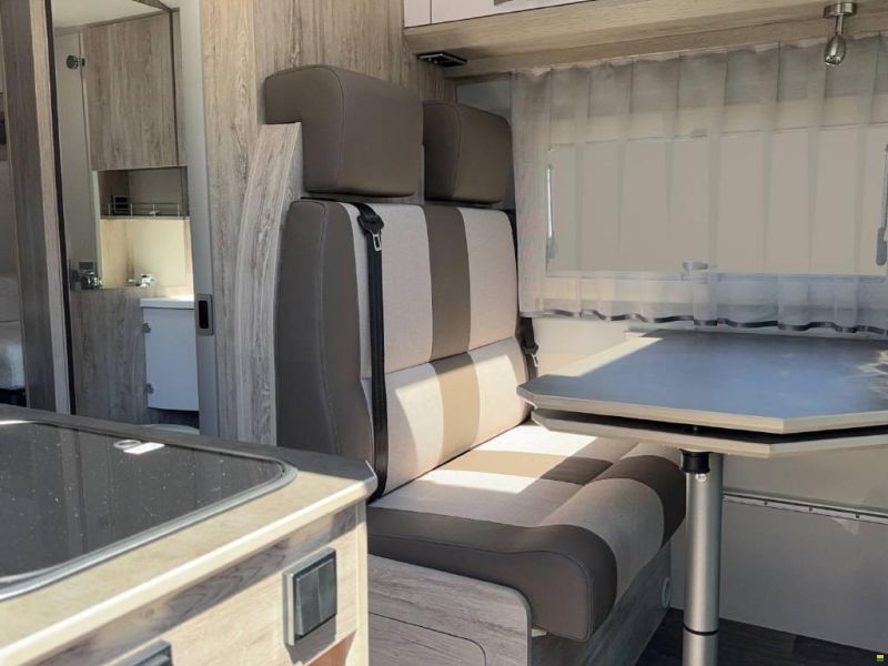 Bravia Mobil Swan 636 Swiss Edition