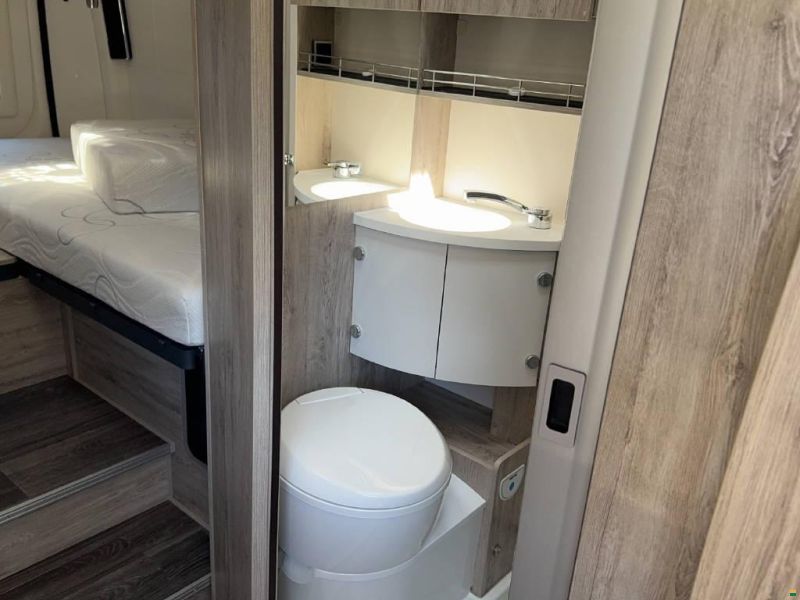 Bravia Mobil Swan 636 Swiss Edition