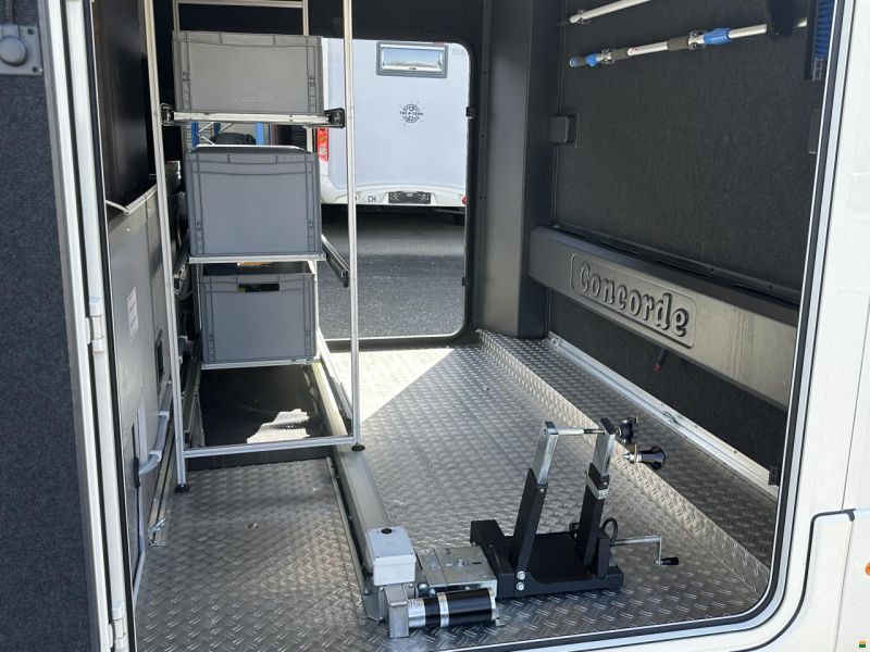 Concorde Charisma 900L