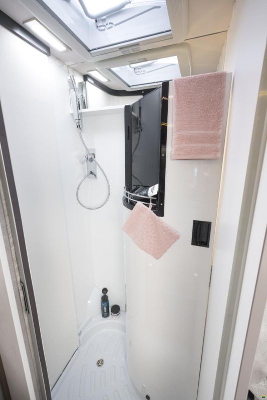 Pössl Summit 600 L Shine *Längsbetten*