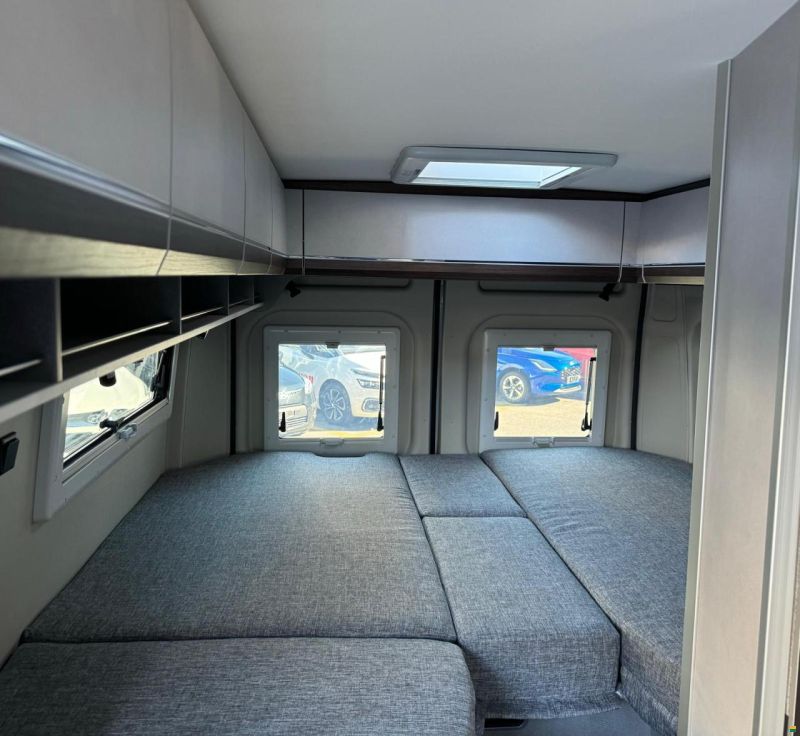 Pössl Summit 600 L Shine *Längsbetten*