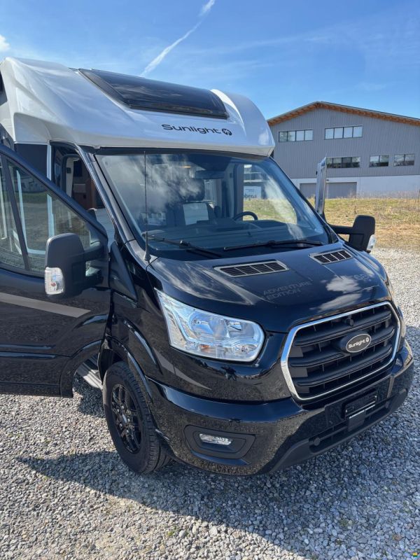 Sunlight Ford T680 Adventure Edition