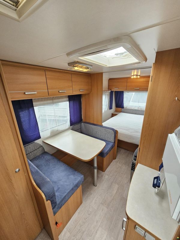 Caravelair Antares 460 mit Queensbett & Heckküche!