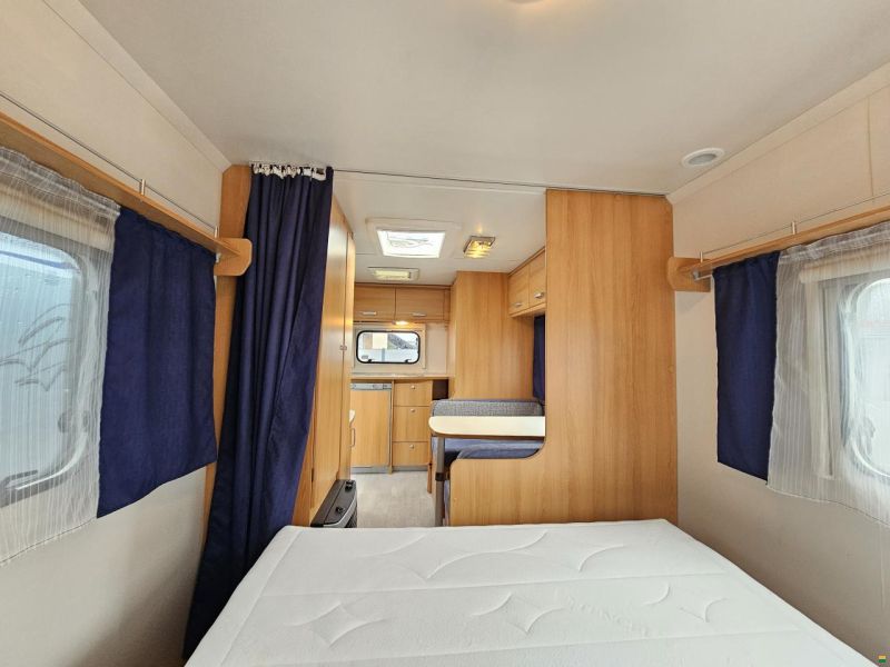 Caravelair Antares 460 mit Queensbett & Heckküche!