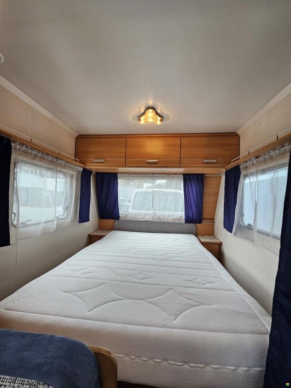 Caravelair Antares 460 mit Queensbett & Heckküche!