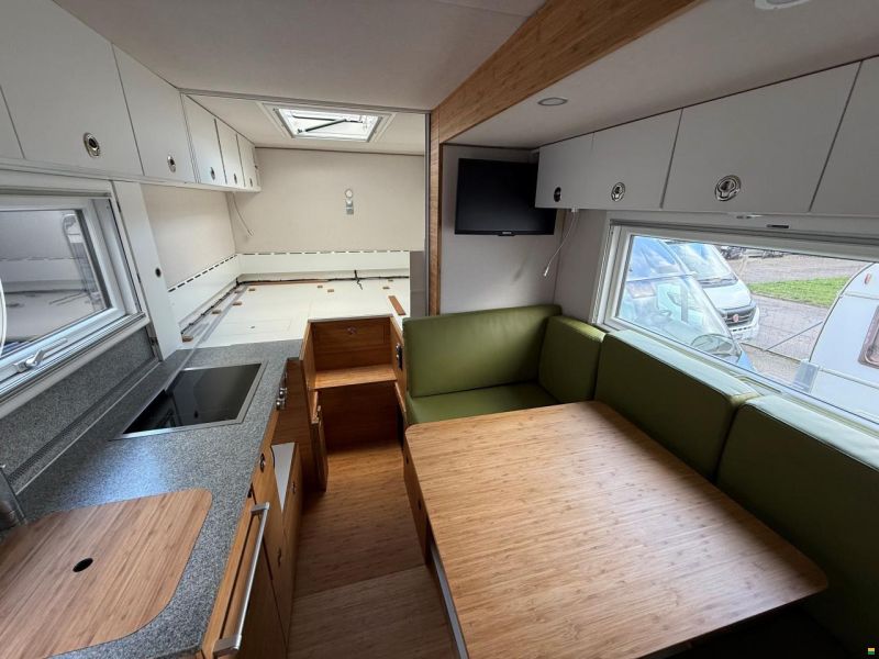 Mitsubishi FUSO 6C18 4x4