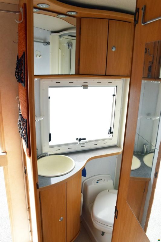 Challenger 163 2.8 JTD DIESEL ALKOVEN