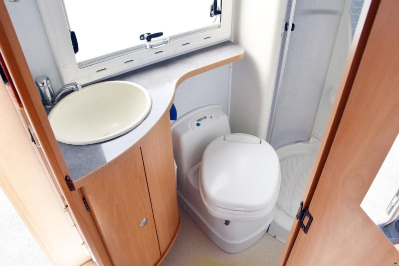 Challenger 163 2.8 JTD DIESEL ALKOVEN