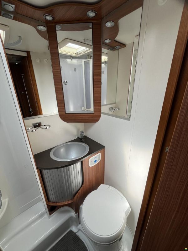 Adria Matrix M 680 SP