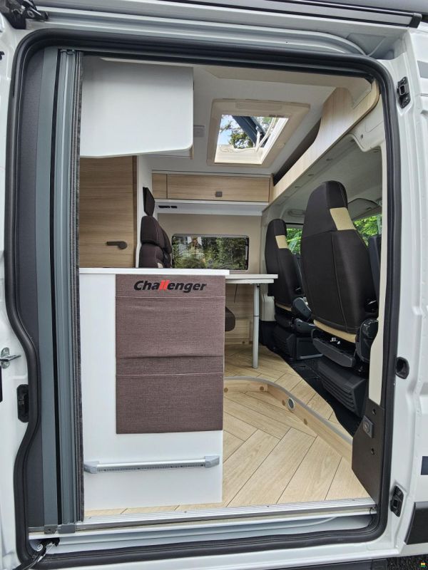 Challenger Van V114 M mit 2 Doppelbett, Automat!