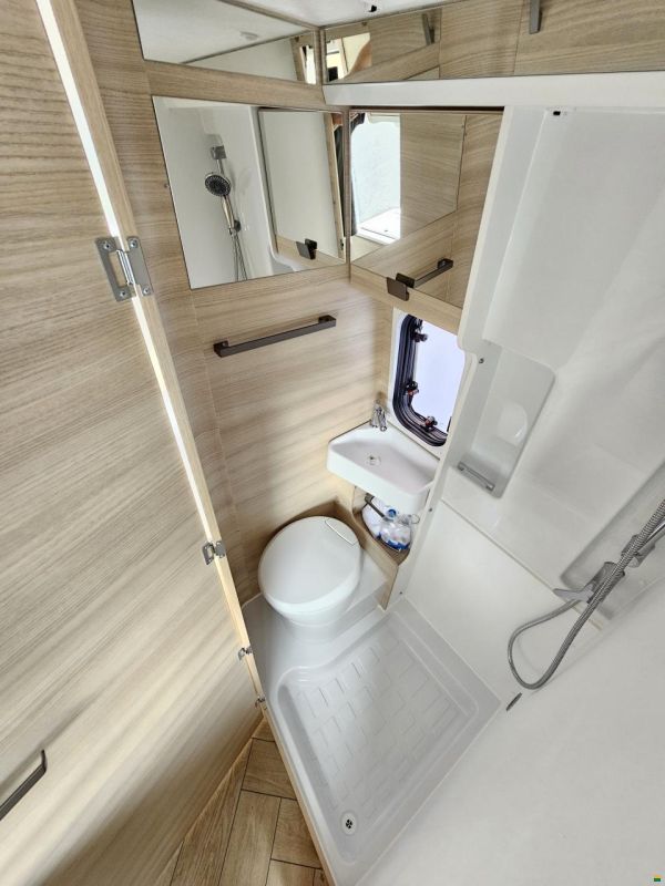 Challenger Van V114 M mit 2 Doppelbett, Automat!