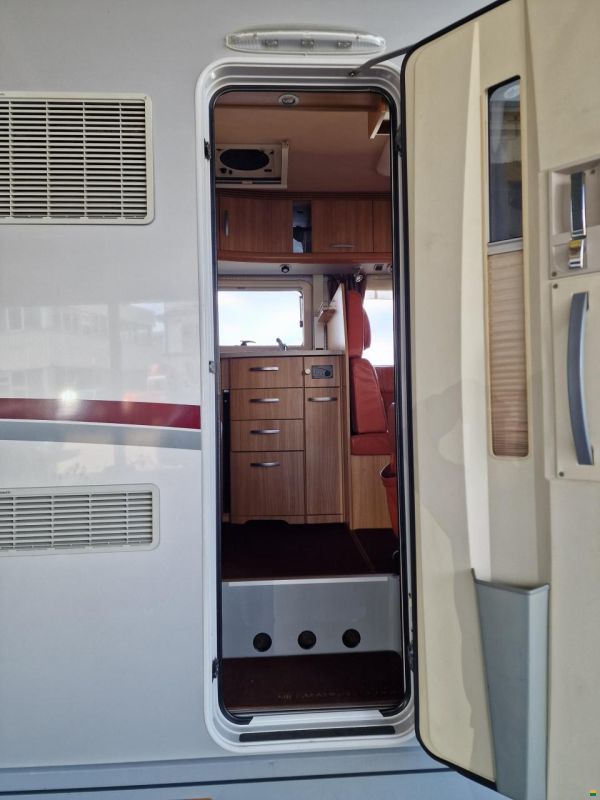 Niesmann-Bischoff Flair 7100i C