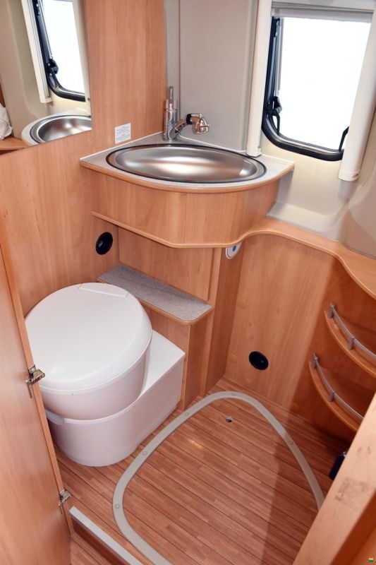 Pössl 2 WIN PLUS 9G-AUTOMAT 2.3 MJ160