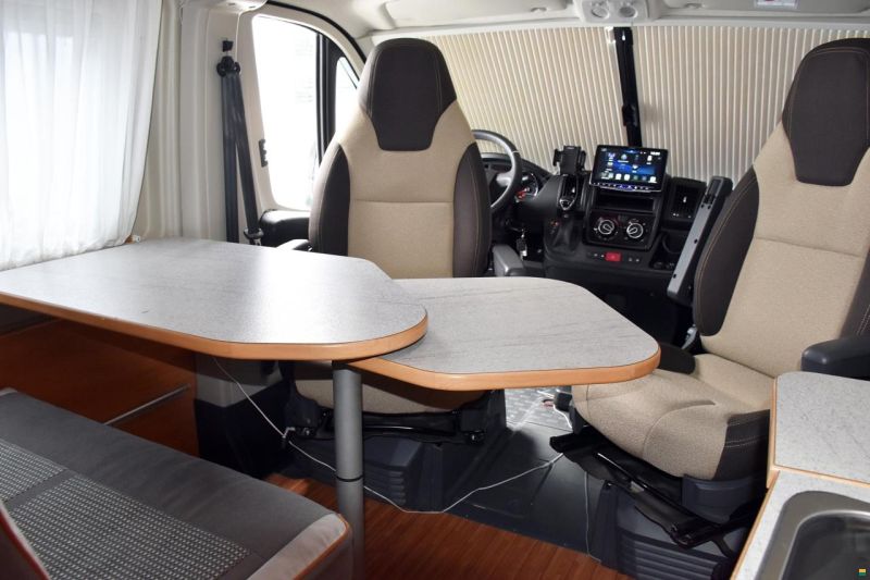 Pössl 2 WIN PLUS 9G-AUTOMAT 2.3 MJ160