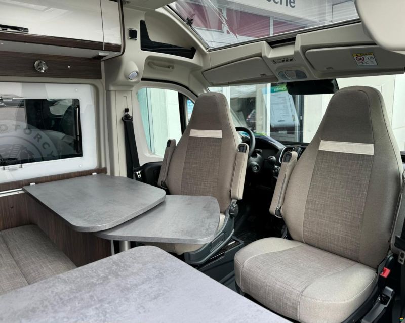 Pössl Summit 640 Prime *Längsbetten*