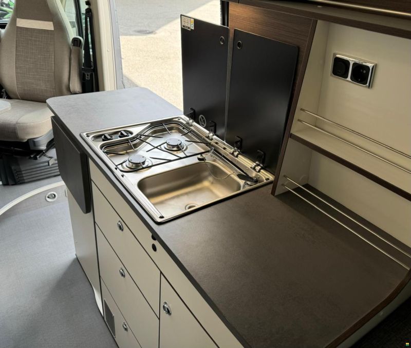 Pössl Summit 640 Prime *Längsbetten*