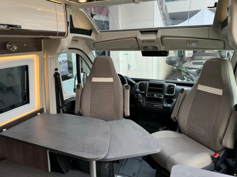 Pössl Summit 640 Prime *Längsbetten*