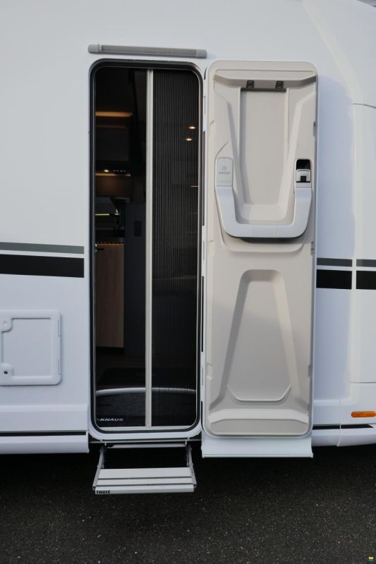 Knaus Live Wave 700 MEG Platinum Selection