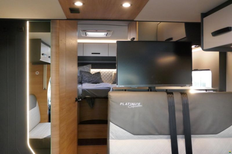 Knaus Live Wave 700 MEG Platinum Selection