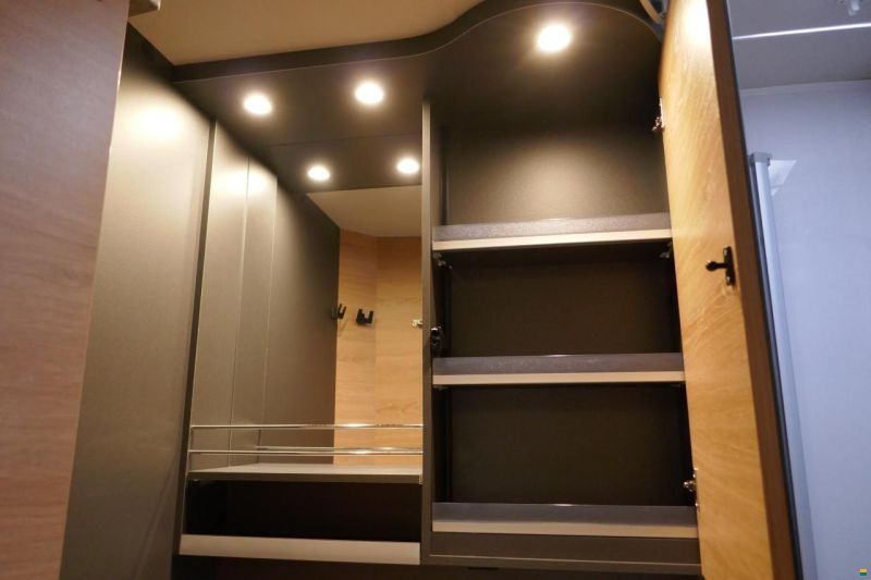 Knaus Live Wave 700 MEG Platinum Selection