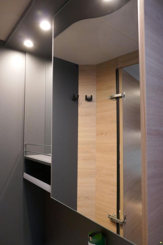 Knaus Live Wave 700 MEG Platinum Selection