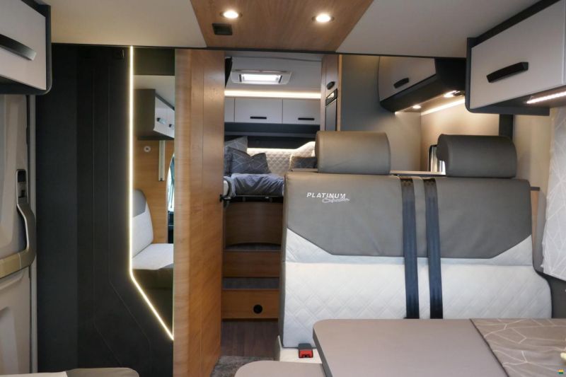 Knaus Live Wave 700 MEG Platinum Selection