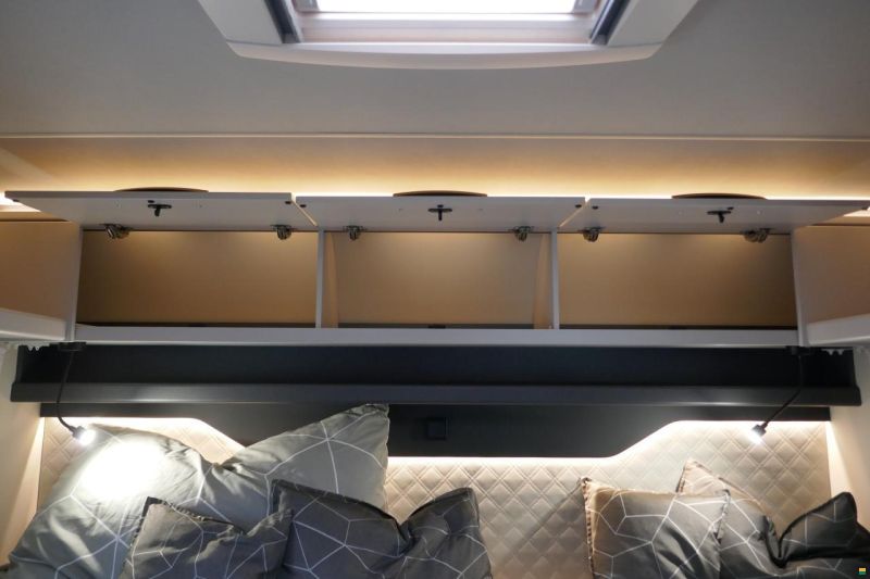 Knaus Live Wave 700 MEG Platinum Selection