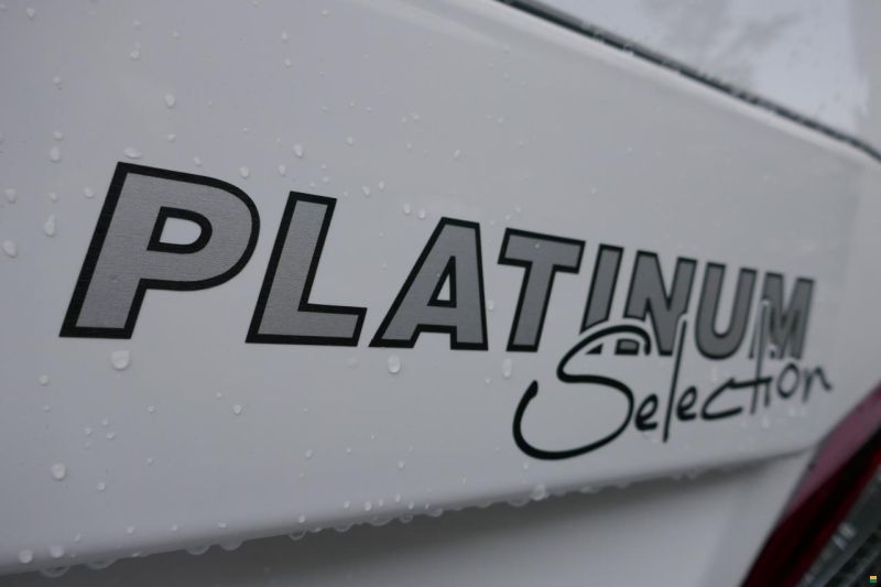 Knaus Live Wave 700 MEG Platinum Selection