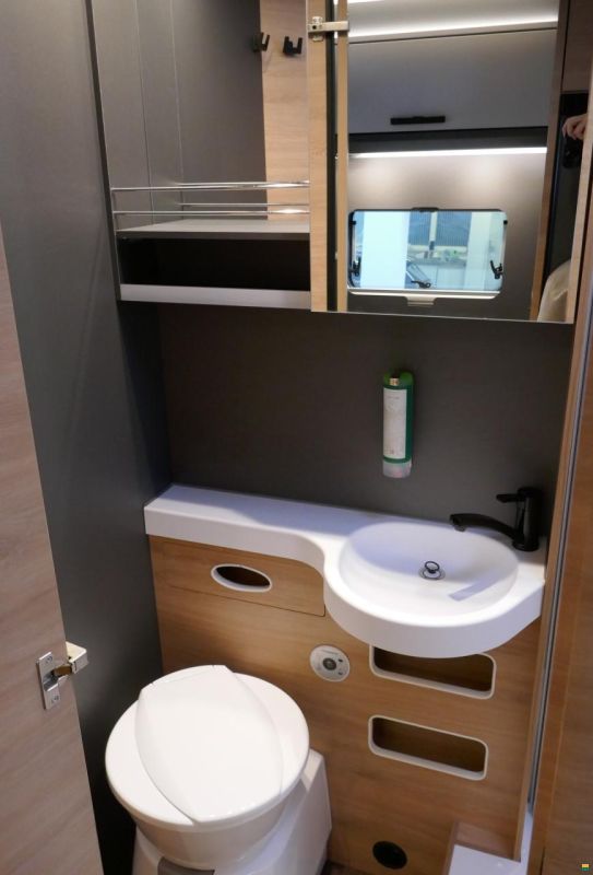 Knaus Live Wave 700 MEG Platinum Selection