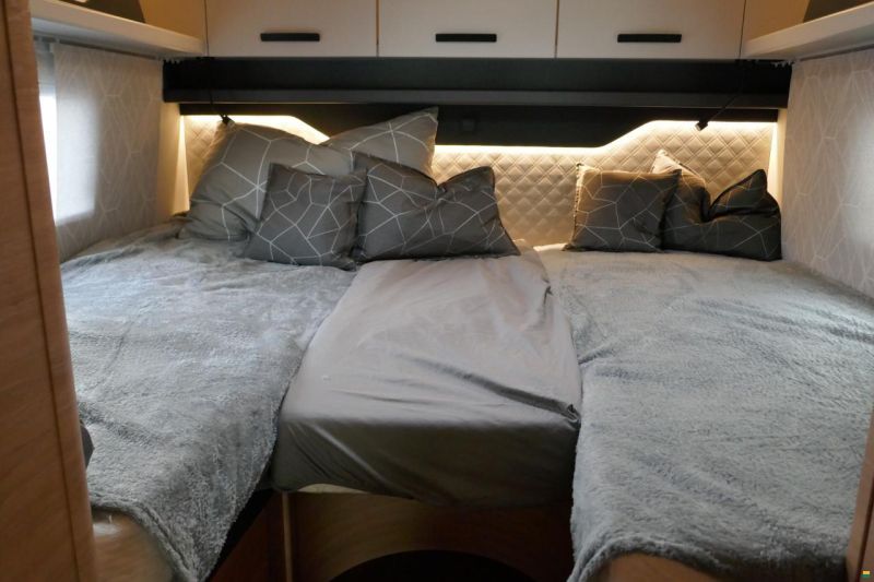 Knaus Live Wave 700 MEG Platinum Selection