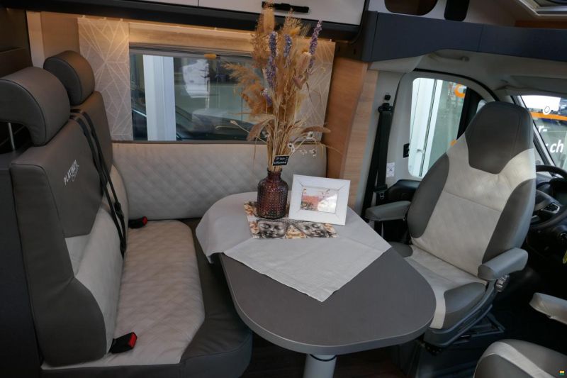 Knaus LIVE TI 650 MEG Platinum Selection