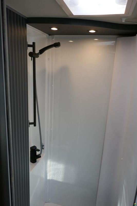 Knaus LIVE TI 650 MEG Platinum Selection