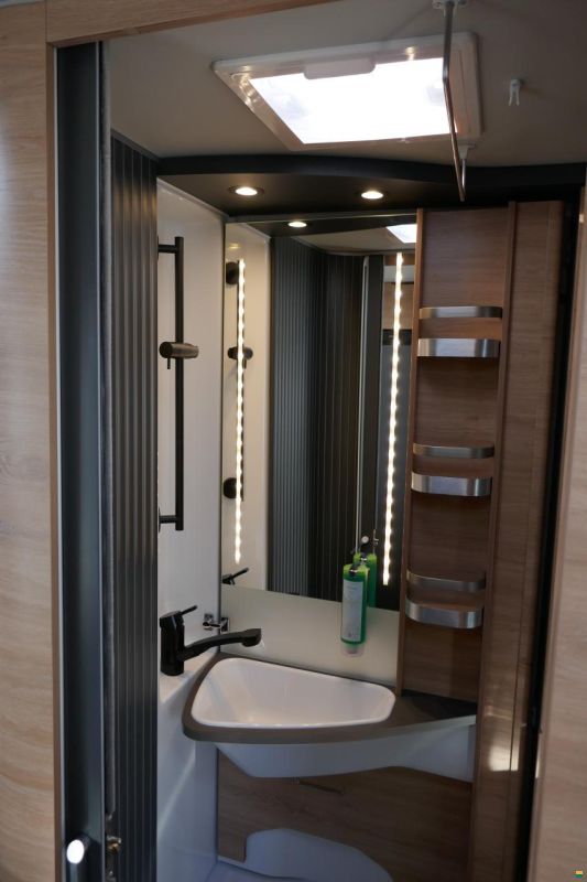 Knaus LIVE TI 650 MEG Platinum Selection