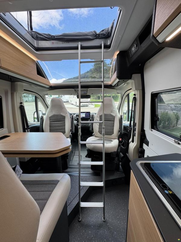 Adria Twin 640 SGX 60 Y Selection