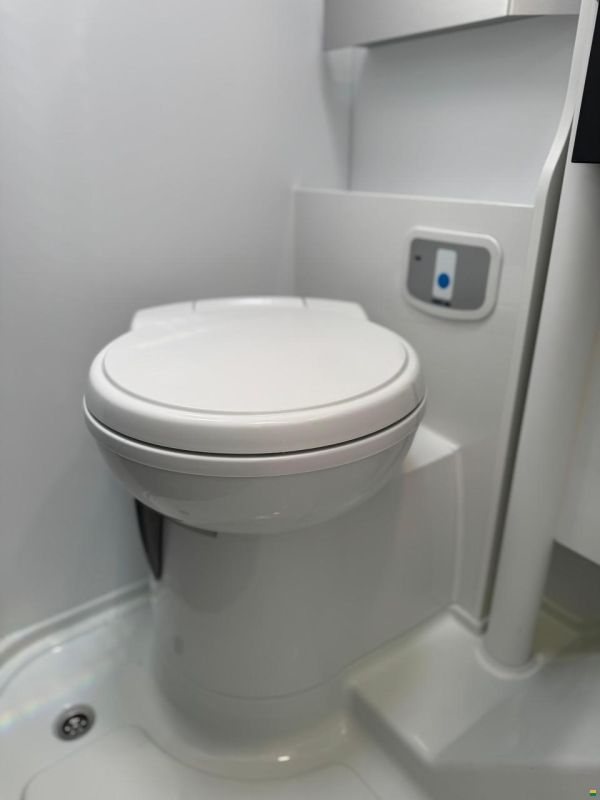 Adria Compact DL 60 Y Selection