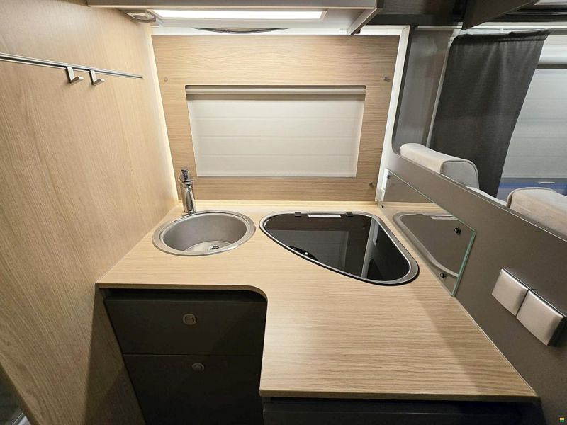 LMC TOURER LIFT H 730 G 2.2 HDI