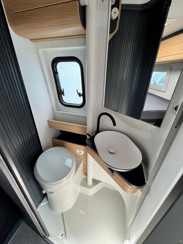 Adria Twin Max 680 SGX