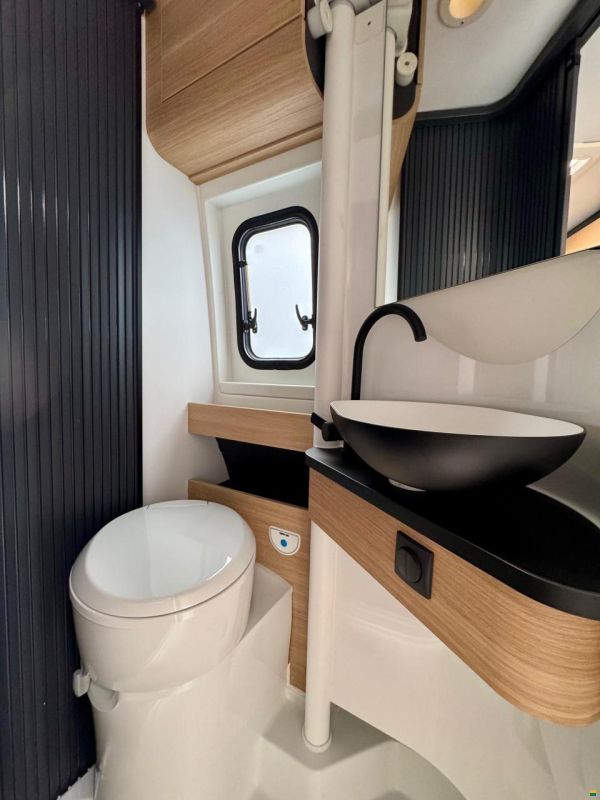 Adria Twin Max 680 SGX