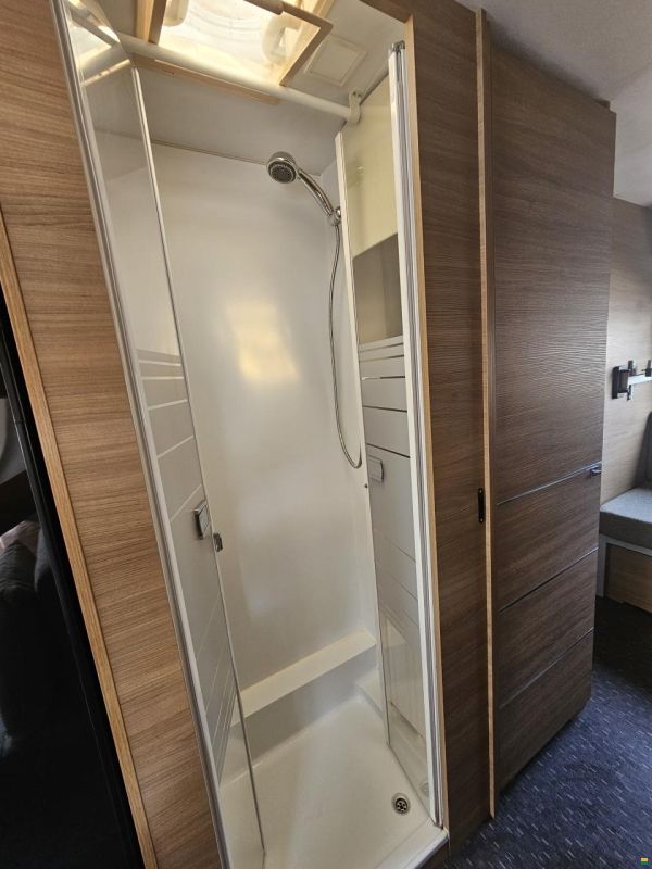 Adria Adora 673 pk 2 Aufbautüren 2 Sitzgruppen