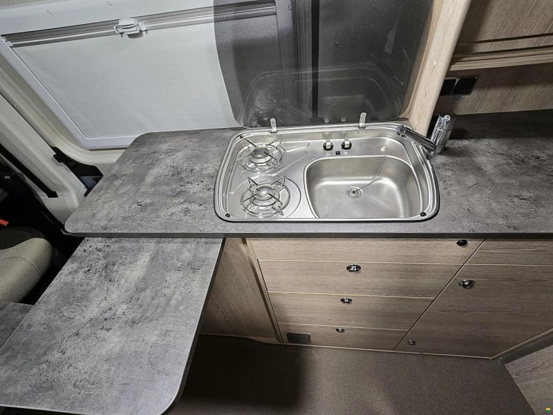 Pössl Summit 600 PLUS 2.3 9G-AUTOMAT MJ 160