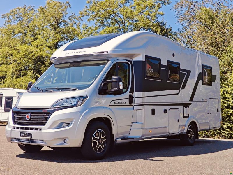 Adria CORAL Supreme 670 DC - Queensbett