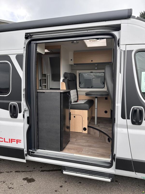 Sunlight Cliff 600 X