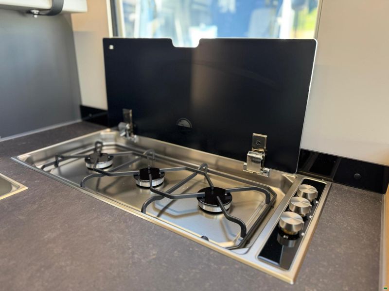 Adria Coral Plus 670 DL